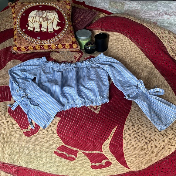 Like new Planet Girls off the shoulder cropped top - Picture 1 of 8